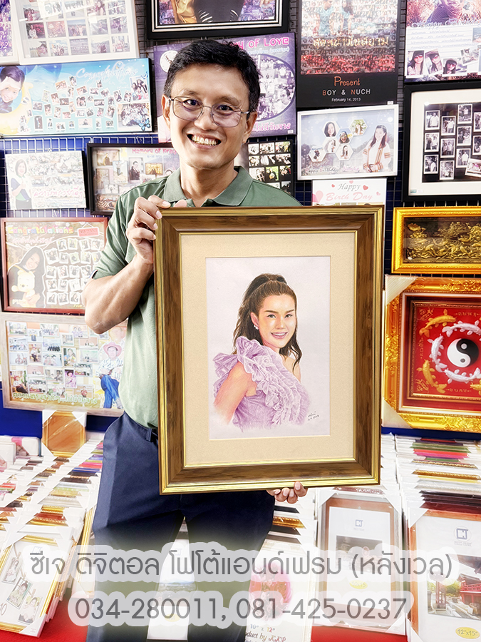 ภาพวาดสีน้ำ ขนาด A3 ใส่กรอบลายไม้ขอบทอง+เมาท์ครีม+กระจกตัดแสง กรอบแนวเรียบ หรู ครับ ขอบคุณ "อาจารย์เฟิร์ส" ที่นำรูปที่วาดด้วยตนเองมาใส่กรอบถึงที่ร้านครับ ^^